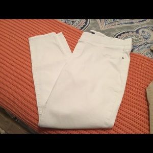 Old Navy white rockstars with elastic waist sz 18